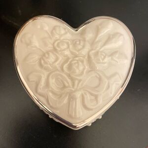 🍀Lenox Wedding Promises Roses Platinum Trim Heart Shape Lid Trinket Box 2"